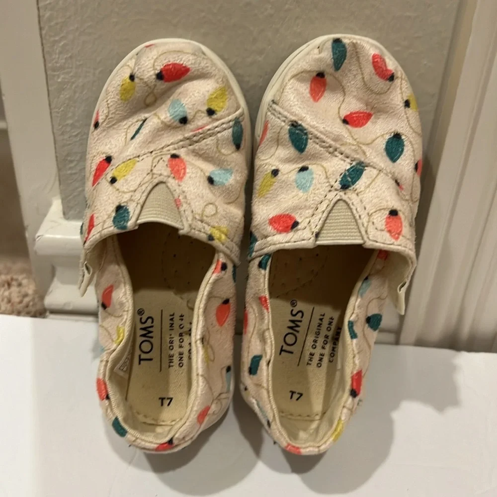 TOMS Belmont Toddler Girl Slip On Shoe Cream Christmas Light Bulb US7 - Picture 3 of 15